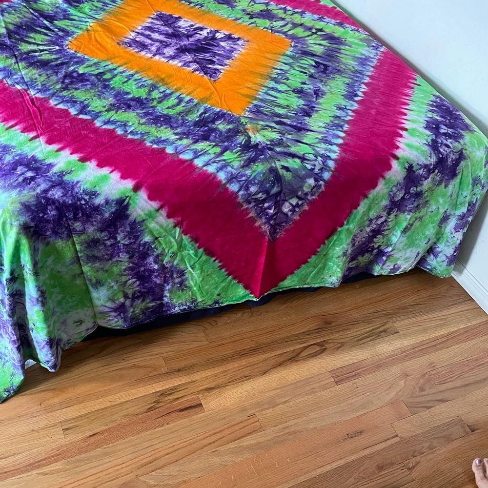 Tie dyed Queen Bedsheet set - Picture 6 of 12